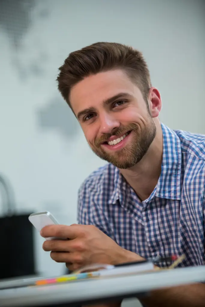 hombre-empresario-sonriendo