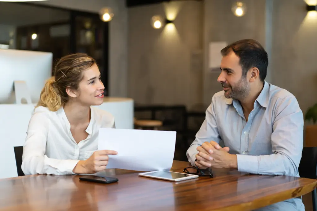 personas-hablando-consultoria
